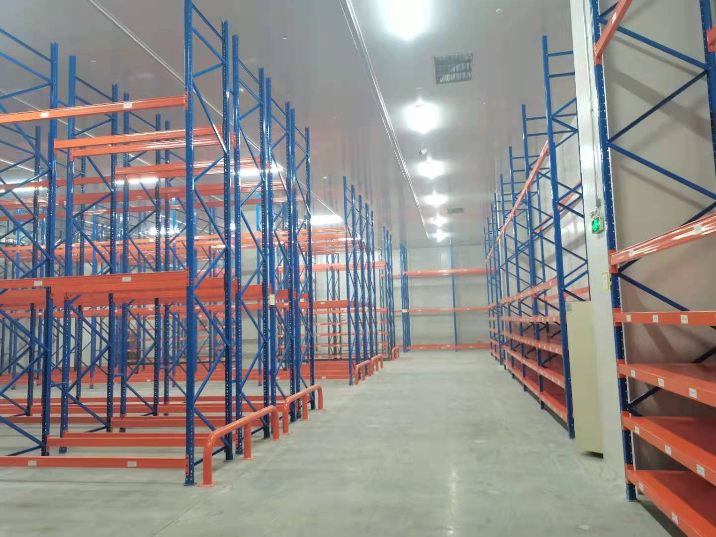 大型恒溫倉庫設(shè)計建造費用價格需要多少? 大型恒溫倉庫設(shè)計建造費用價格需要多少?