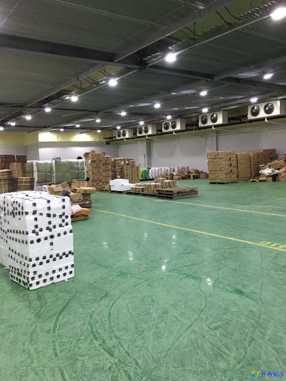 上海開(kāi)冉制冷為客戶(hù)建設(shè)的食品冷藏庫(kù)案例冷庫(kù)內(nèi)景